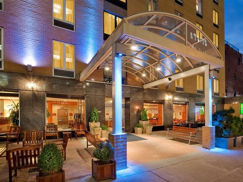 Holiday Inn Express Manhattan Midtown West By Ihg New York Exterior foto